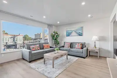 Image de 3-bedroom house on 2f in peaceful Daly City with Ac, WiFi.