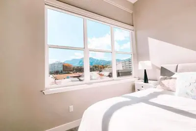 Image de Broadmoor Mtn Retreat Pet Friendly Townhouse\n\n