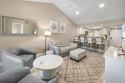 Image de Luxury 2br Condo w/ Private Beach Access & Resort Perks – Bonita Bay