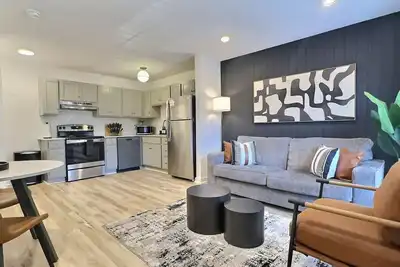 Image de Modern Escape Near Downtown Hotspots