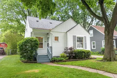 Image de Boho Bungalow Bliss: Charming, Cozy & Close to Clawson’s Quaint Downtown