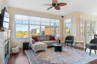 Image de Long Stay Available-Lovely 2 Bed w/ Office