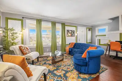 Image de Game Day Haven: Sleeps 10, Near Notre Dame & Dt!