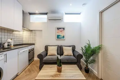 Image de Urban Tranquility in Madrid - Ideal for Couples
