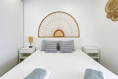 Image de Appartement-Moderne-Salle de bain privée séparée-Vue sur Mer de côté