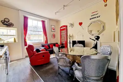 Image de Clifton Banksy Themed Period Flat, Parking x 1, Garden