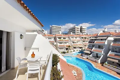 Image de Home2Book Sunny Poolside Apt in Las Floritas