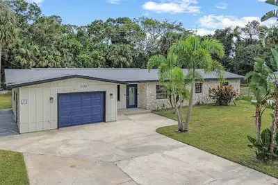 Image de Spacious Multi-Unit 8-bedroom house with Ac and WiFi in delightful Vero Beach