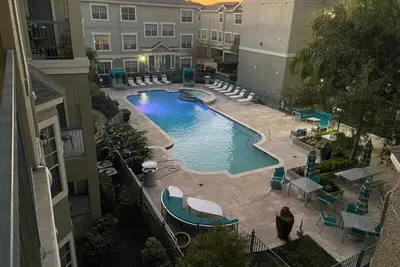 Image de Pool View 3 bed\/2 bath Apartment near Texas Medical Center