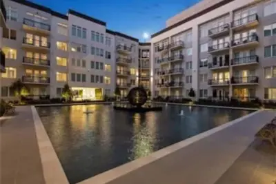 Image de Beautiful 2 bedroom Condo near Galleria Mall