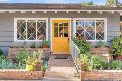 Charming guest house in Riverside near Ucr, Mission Inn and Downtown