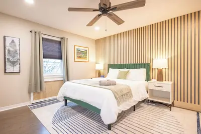Image de Hawthorne 2 Bed 1. 5 Bath w\/Office -Pets Ok, Laundry In-Unit, Parking, Fios, Safe