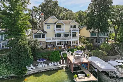Image de Four Gables on Green Lake- Luxury Lakefront Home w/Water Views from Every Room!