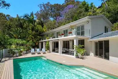 Image de The Pool House with Dazzling Views & 2 minutes to Claireville Beach