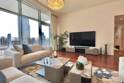 Image de Spacious 3br with Skyline Views at Blvd Crescent!