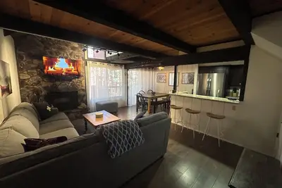 Image de Cozy cabin nestled at the base of Snow Summit
