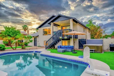 Image de Your Home Away from Home: Pool, Games, Hot Tub, Western, Bbq, Lux Home, Family