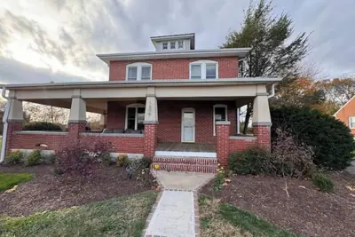Image de Charming 3-bedroom house in the heart of town right off I-70