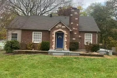 Image de House, Near Downtown with Fenced Back Yard! ! ! !