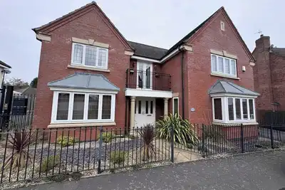 Spacious 4bd House with Character in Coventry