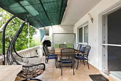 Image de Appartement de trois chambres avec la terrasse Kanica, Rogoznica (A-23538-a)