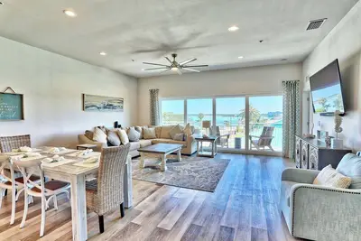 Image de Luxury Penthouse Beach Condo, One Block from Beach