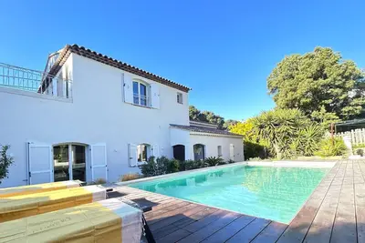 Image de Villa rénovée et climatisée proche mer avec piscine chauffée crique à 100 m pour 10