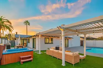Image de Old Town Scottsdale Oasis • Private Pool, Hot Tub, Game Room & Ev Charger