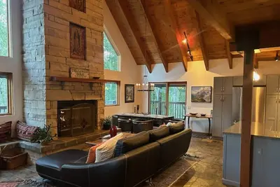 Image de Private 3 bed/2 bath Ski Ranches home nestled within the trees