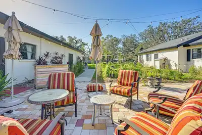 Image de 8 Mi to Tarpon Springs Sponge Docks: Home w/ Grill