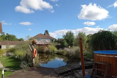 Image de Maison de vacances 'Haus Wagner avec étang de baignade' avec terrasse privée, jardin commun et Wi-Fi
