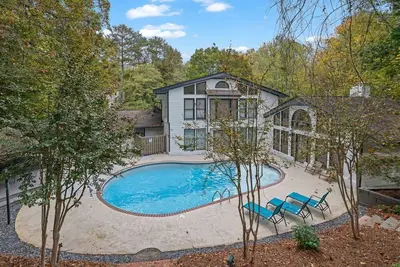 Image de 7 bedroom Buckhead Oasis