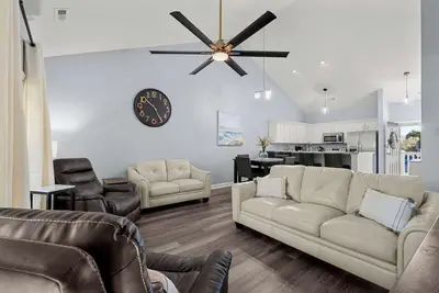 Image de Great 3 Br retreat at Village @the Glen