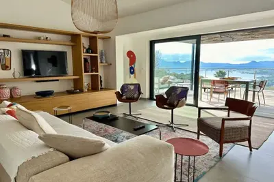 Image de Maison entière à 5 mn de Porto-Vecchio, vue exceptionnelle. Plage à pied.
