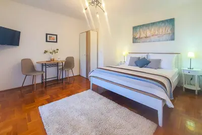 Image de Great Studio Apartment with excellent location, just 50m from the sea!