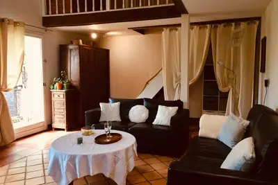 Image de Maison de campagne avec jardin clôturé, idéal pour moyens ou longs séjour