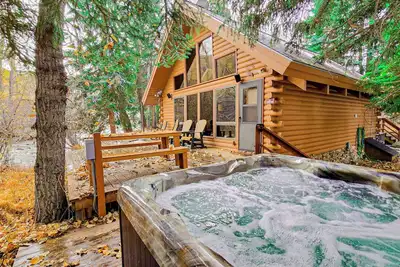 Image de River Front Cabin Just Minutes from Downtown Red Lodge with Hot Tub!