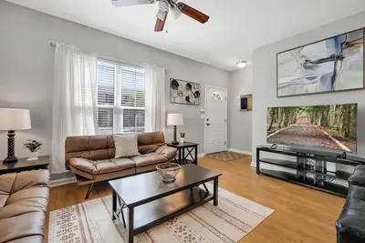 Image de Stylish 3/3 close to Fsu/ downtown Pets