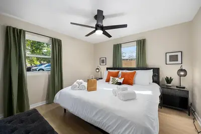 Image de Hines Haven | Unit 2 - Perfect Bnb for You!