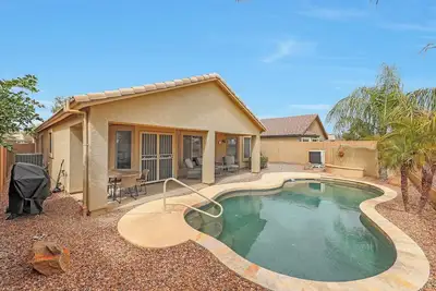Image de Gorgeous 4 bedroom, 2 bath house with a Heated pool, hole 6!