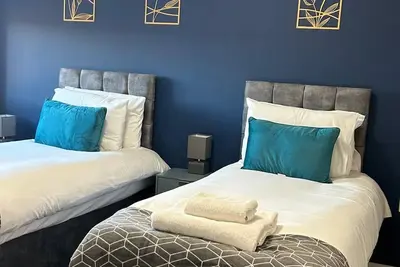 Image de Modern 2-Bedroom Apartment Level Access Central walk to Station Festival Place & The Avil Theatre