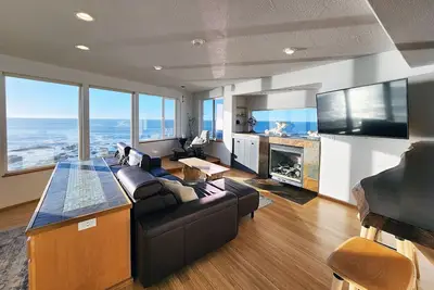 Image de Spectacular Ocean Views! Hot Tub! Walk to Everywhere in Yachats!