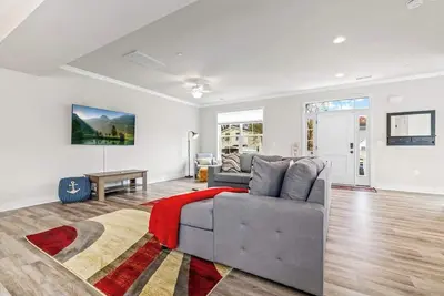 Image de Lux New Construction:Steps to the Beach - Sleeps 7