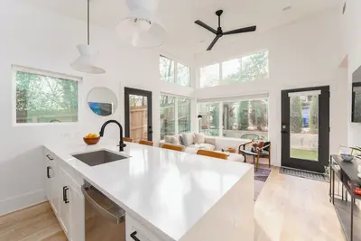 Image de Modern 2br by Avie Luxury Properties | Near Mercedes Stadium, Emory, Steps to Marta!