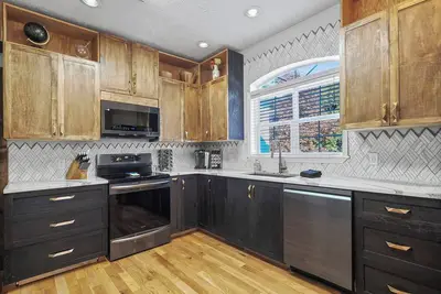 3 bedroom | Near Castle Farms |