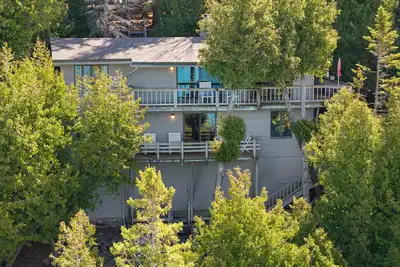 Image de Cedar Bluff: 4  Br, 3  Ba House in Harbor Springs, Sleeps 8