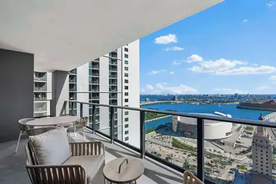 Image de Modern 3br Condo Steps from Kaseya Center