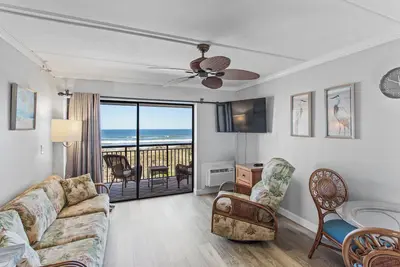 Image de Beacher's Oceanfront Balcony Suite with onsite Front Desk and Staff