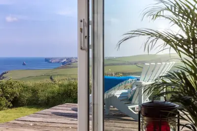 Image de Serenity; Stunning Ocean View & Private Hot Tub