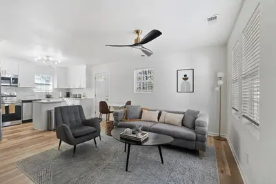 Image de Modern 3 Bed, 2 Bath Retreat